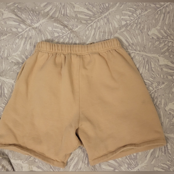 Essential - Picture 5 of 6